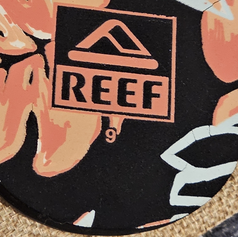 Reef slippers size 9 - Picture 5 of 8